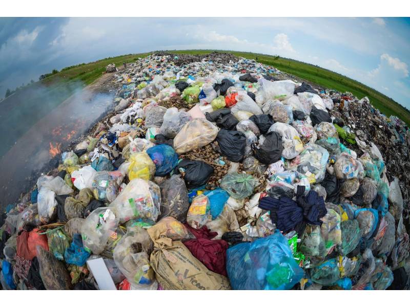 Rác thải nhựa ngày càng gia tăng là một “gánh nặng” nghiêm trọng cho môi trường. (Ảnh: Lekima Hùng)